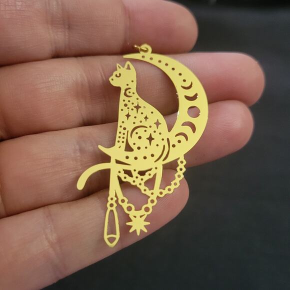 Gold stainless steel cat sitting on the moon witchy earrings - Picture 2 of 3